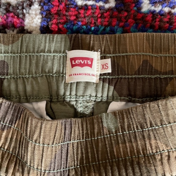 Levi cropped camo pants - Picture 3 of 4
